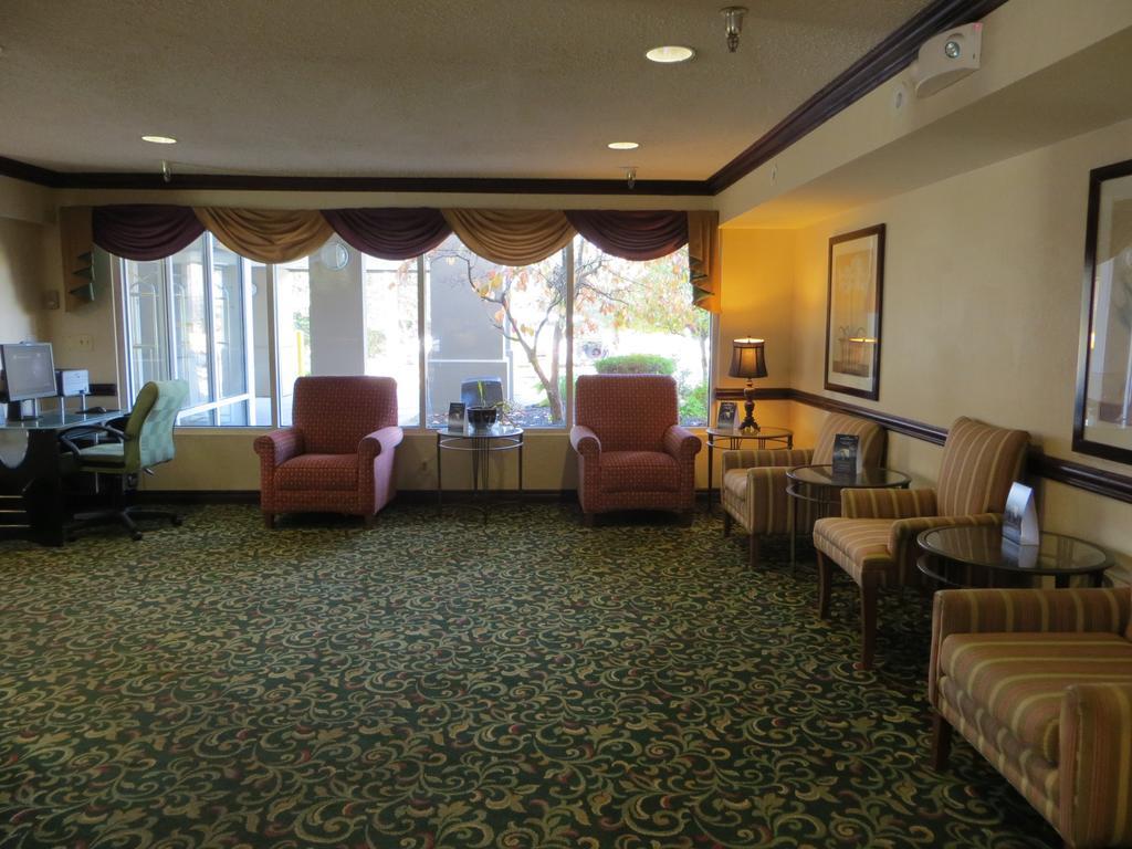Baymont By Wyndham Kalamazoo East Exterior foto