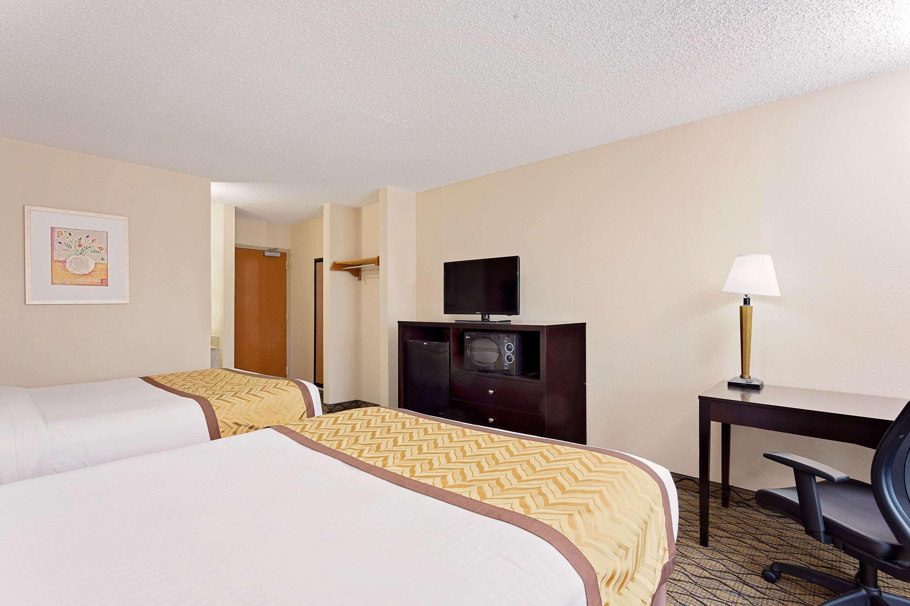 Baymont By Wyndham Kalamazoo East Exterior foto